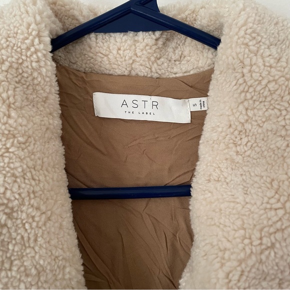 NWOT ASTR The Label Nadine Quilted Faux Shearling Jacket in Khaki - Picture 13 of 16